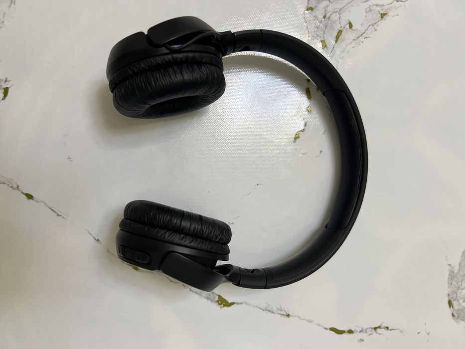 Безпроводной наушник