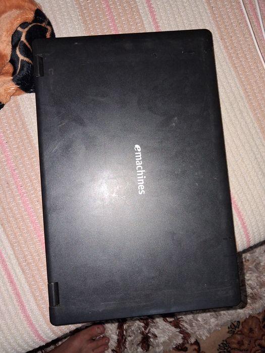 Laptop eMachines E728 – pentru piese