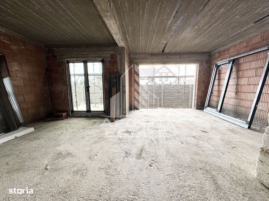 Duplex cu 4 camere, bucatarie separata, toate utilitatile, la asfalt.