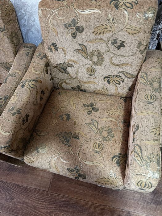 Два кресла и кровать