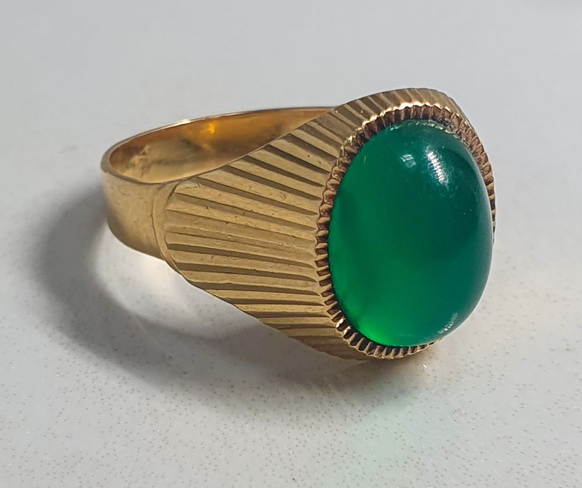 Inel din aur de 14K cu smarald cabochon – mărimea 56, gramaj 5,90 g