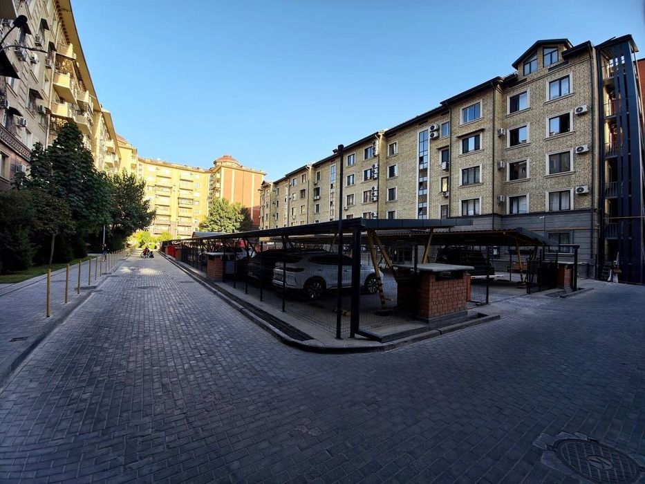 Продается 4х ком квартира, ориентир: Алайский рынок, 188м²