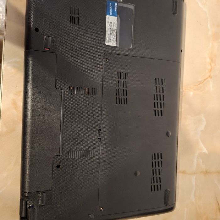 Asus K73, i5 2410 M, memorie 4gb ddr3, stocare 700gb, video 1Gb