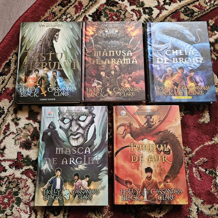 Seria completa Magisterium de Holly Black si Cassandra Clare
