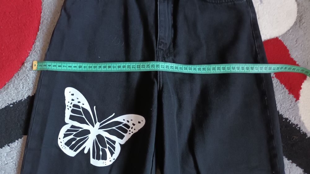 Vand pantaloni Bershka