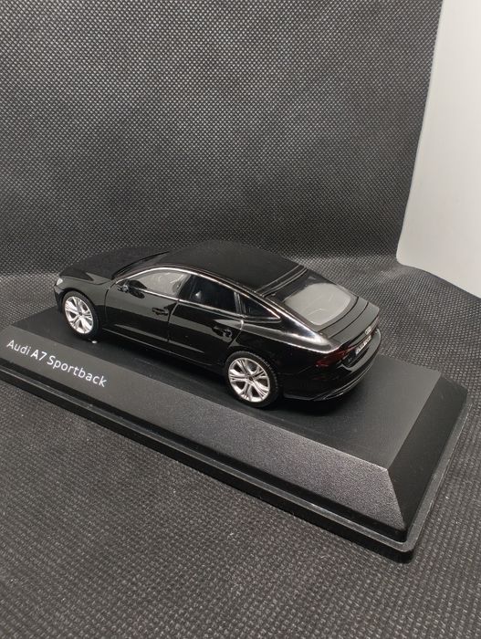 Machetă Audi A7 Sportback Negru 1:43 – iScale (Model de Reprezentanță), cu Plexiglas