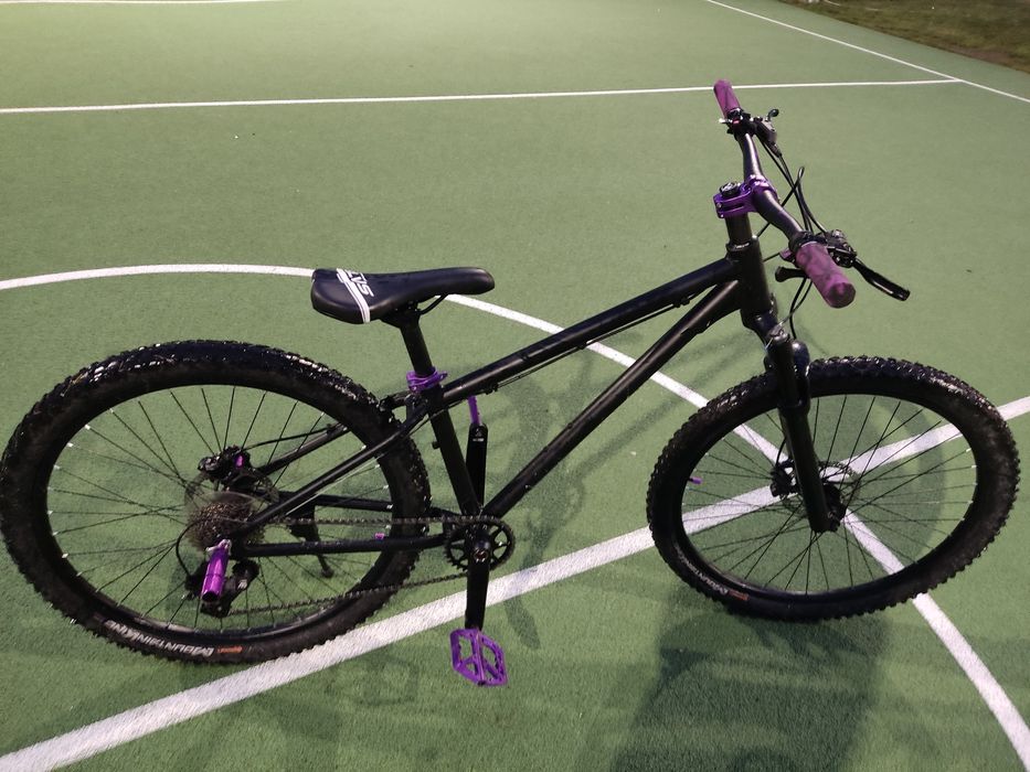 Vând bicicleta Dirt jumper