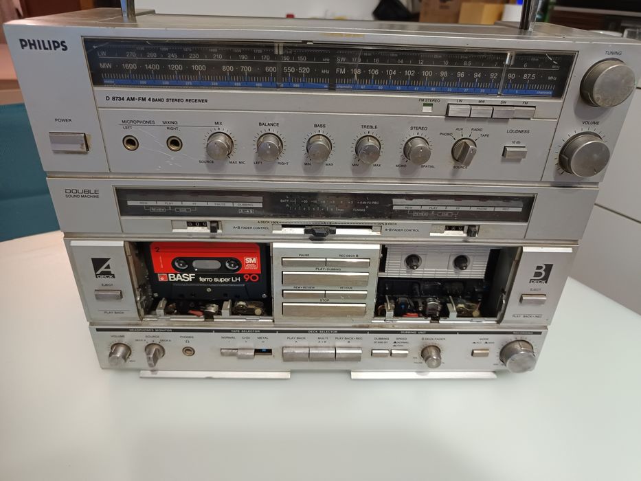 Boombox philps D8374 si Sharp WQ-352