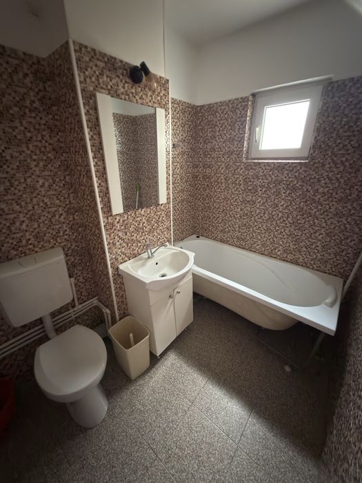 Inchriez apartament