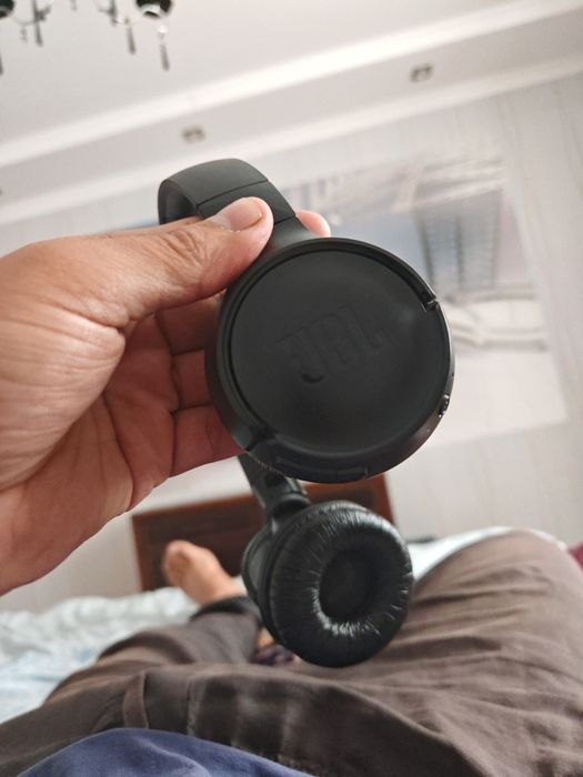 Продам Наушники JBL