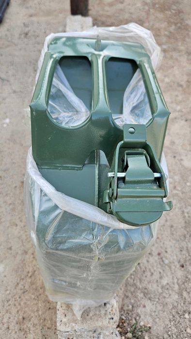 Продам канистры.