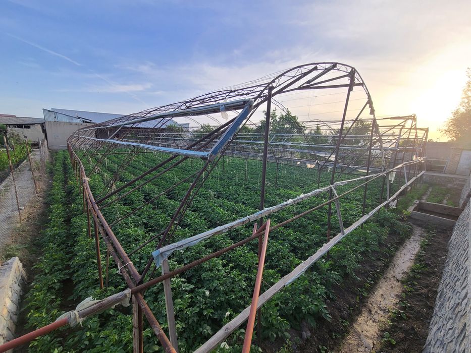 9 sotixli parnik sotiladi  tez va arzon narxlarda