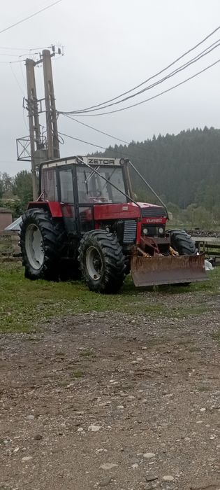Vînd sau schimb Tractor Forestier