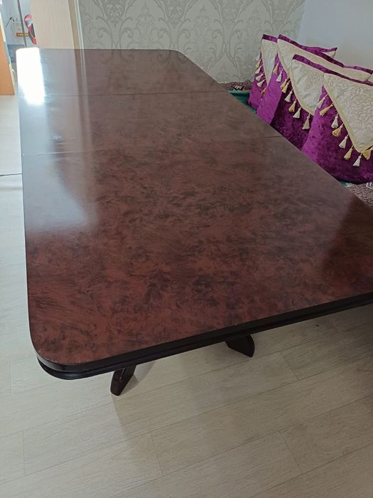 Стол для гостиной