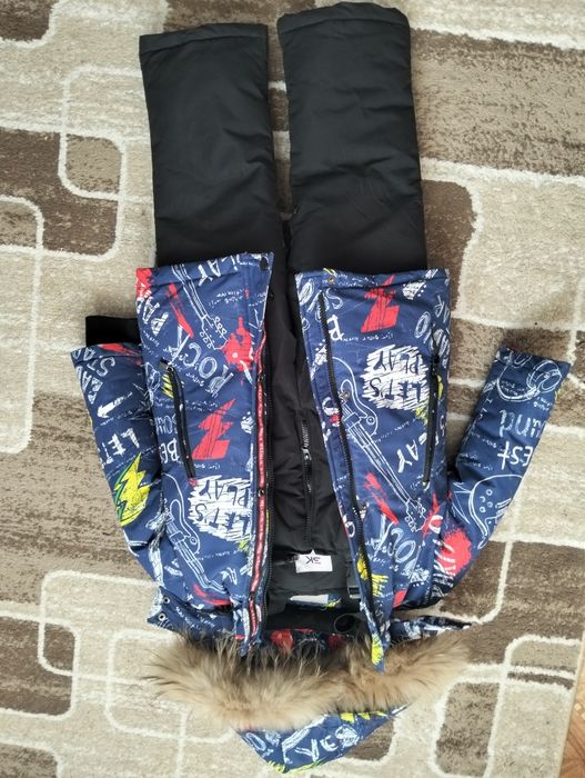 Зимний куртка и комбинезоном