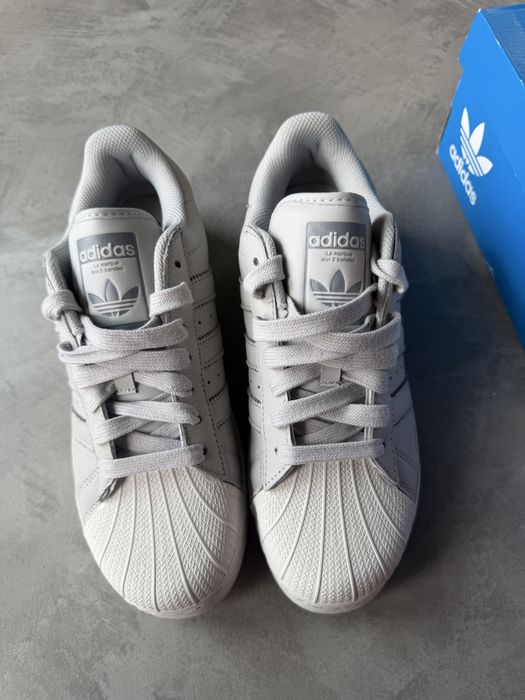 Adidas superstar la marque aux 3 bandes