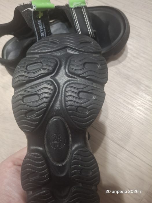 Отдам сандали на мальчика (4-5лет)