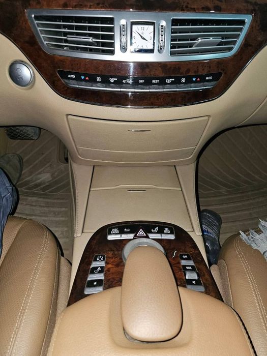 Мерседес 221 .        .