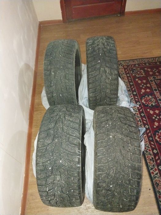 Зимние шины  размер 225/45 R17