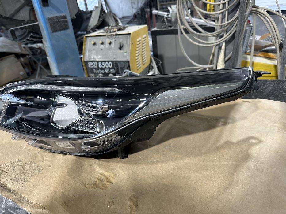 Kia Xceed Ляв фар