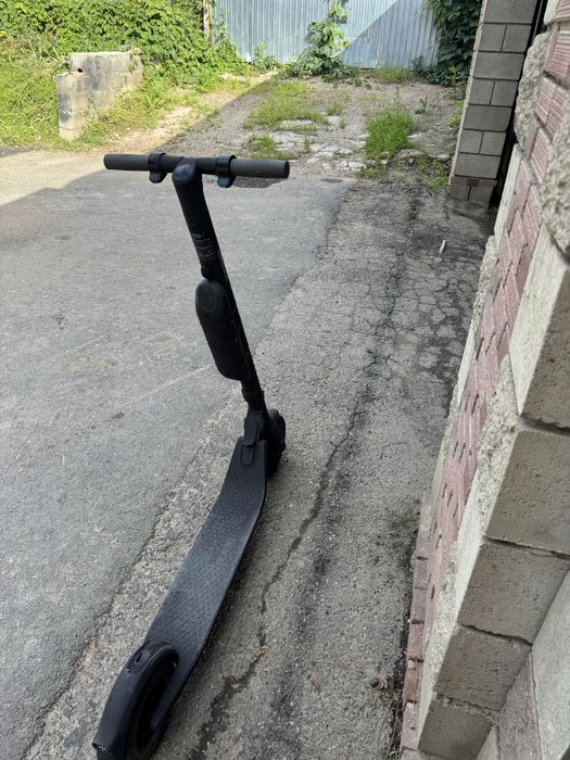 Продам электро самокат Ninebot es2