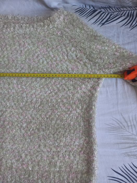 Pulover pufos cu fir strălucitor – mărime M/L