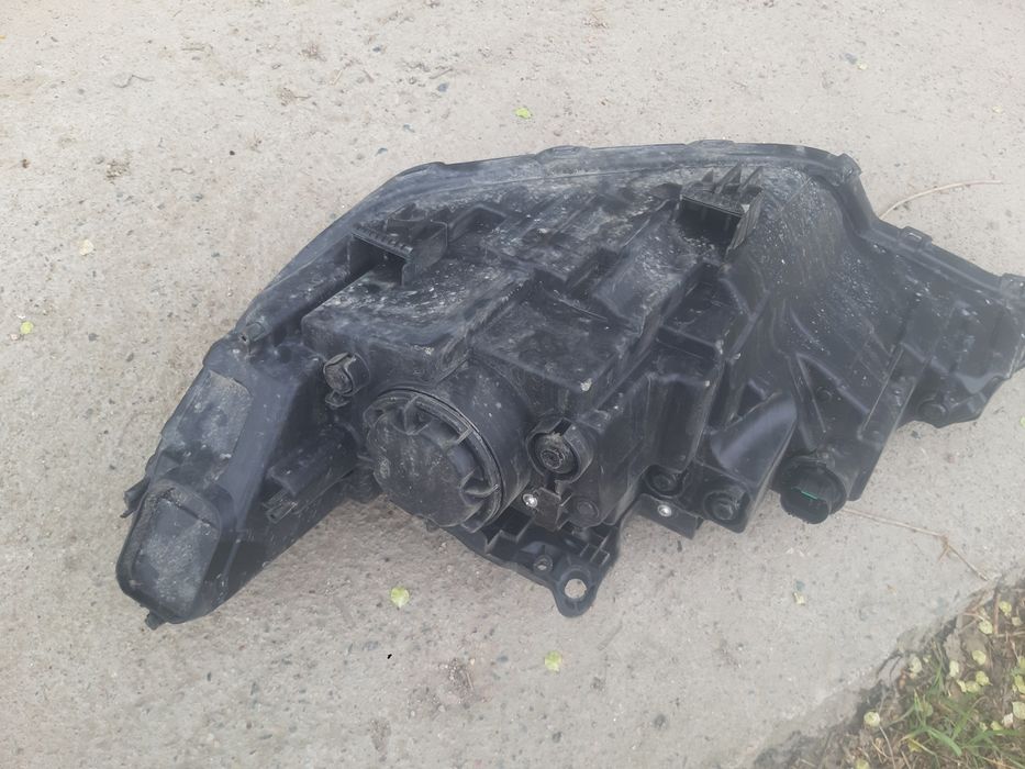 Фара передняя правая