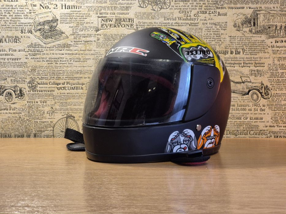 Детский гоночный шлем