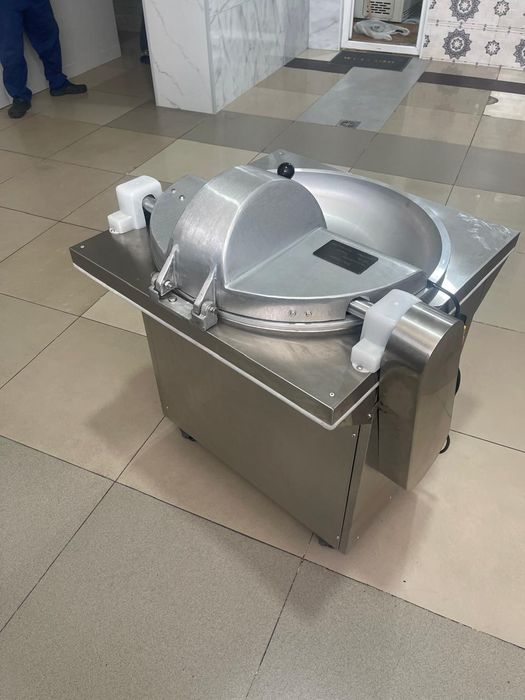 Продаётся куттер.