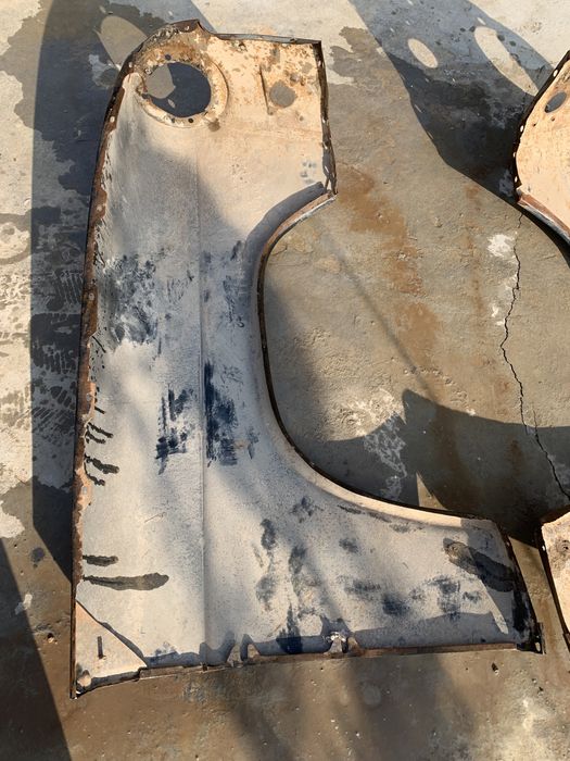 Запчасти на газ 21 Волгу крыло передние