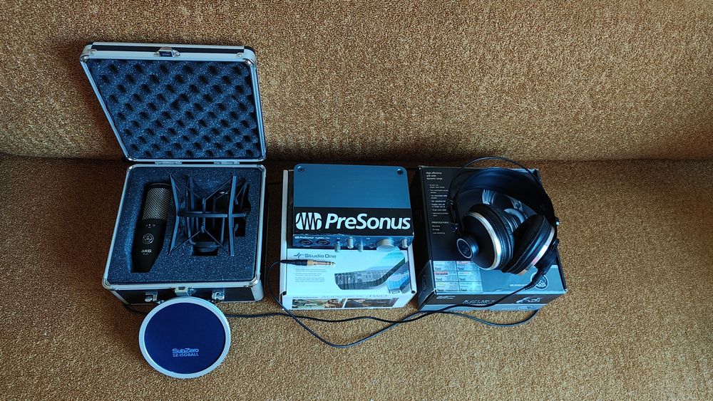 Професионално студийно ниво: Комплект AKG P420 + PreSonus AudioBox iTwo + AKG K240 (Като нов)