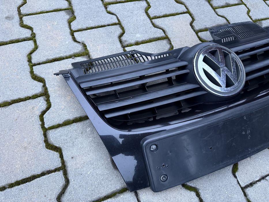 ОТЛИЧНА ОРИГИНАЛНА Решетка / Маска / С Емблема Комплект за -Vw Golf 5-