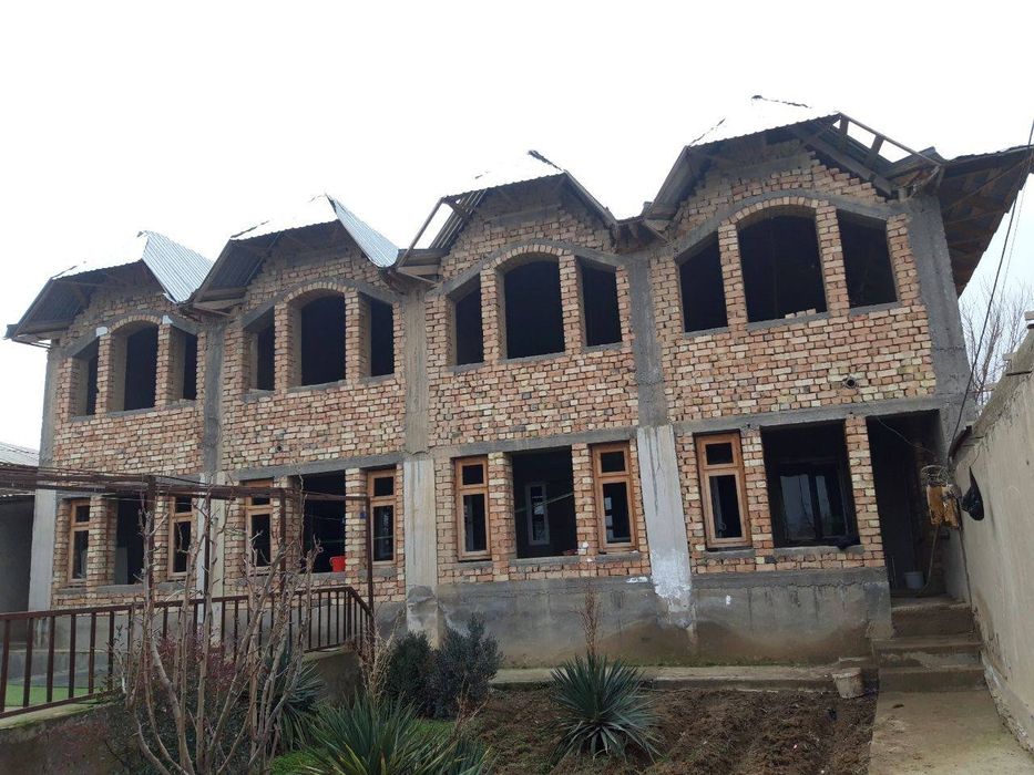 Hovli sotiladi 24 sotih uy tugallangan