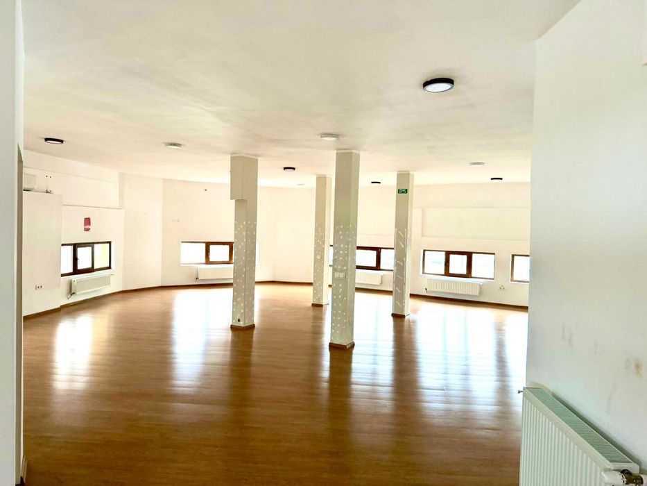 Inchiriez spatiu comercial (156mp- mansarda)