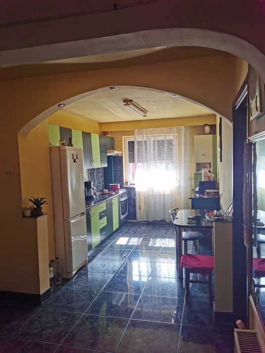 De vanzare apartament 3 camere