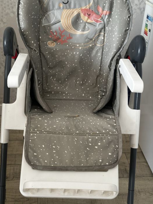 Продам детский обеденный стол