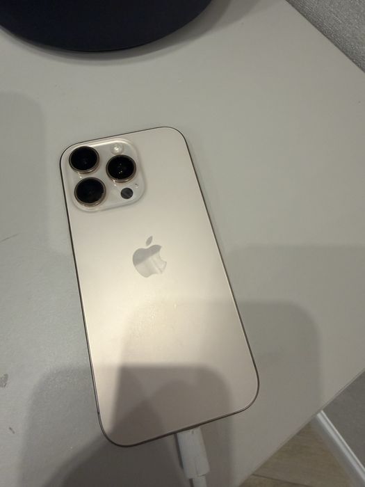 iphone   16 pro