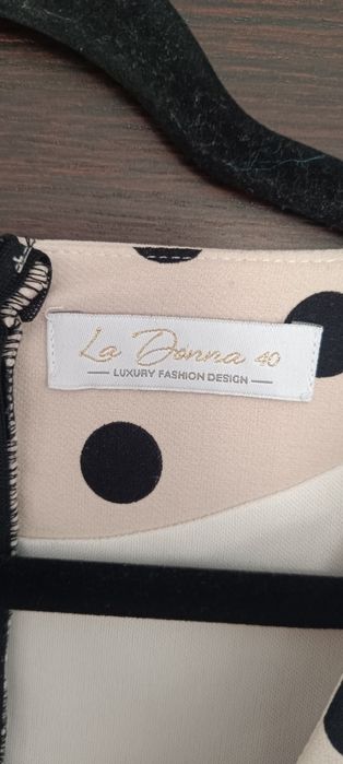 Rochie cambrată în alb și negru