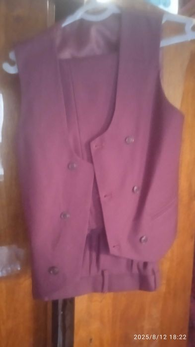 Костюм брюк детски тезда сотилади, ҳолати янги, ранги бардовий