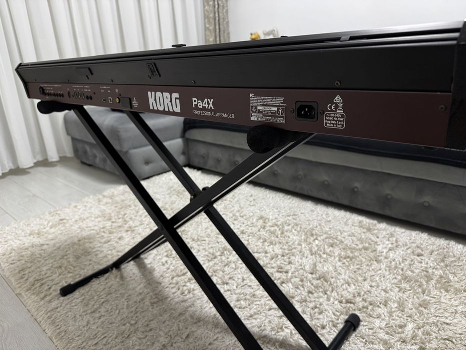 De vanzare Korg pa 4 x noua cumaparata din magazin