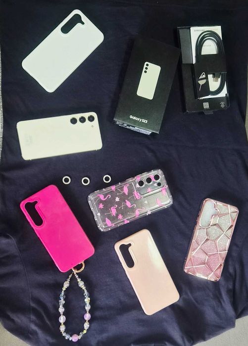 Samsung Galaxy S23 с 5 кейса подарък и висулка за ръка