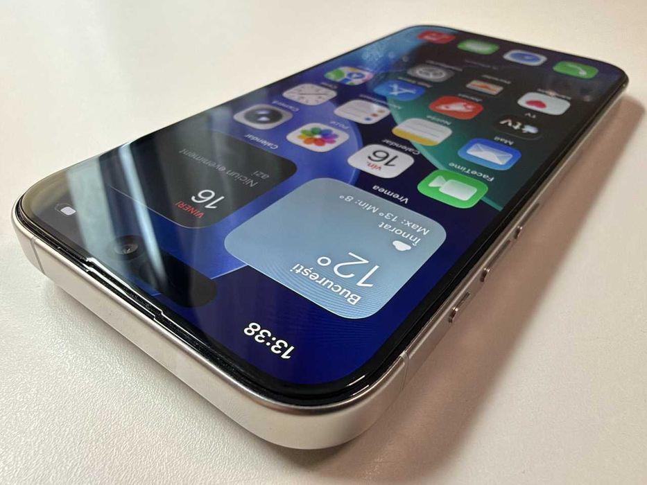  Apple / iPhone 15 Pro 128 Gb / White Titanium
