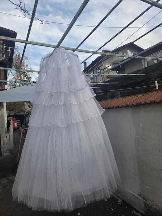 Булчинска Рокля с Воал и Обувки Към Нея