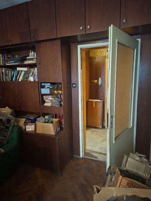 Продавам тристаен апартамент до Мед институт,ТЕЦ,ет2