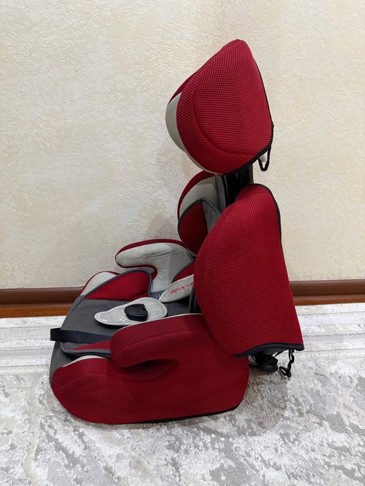 Автокресло дешево продам