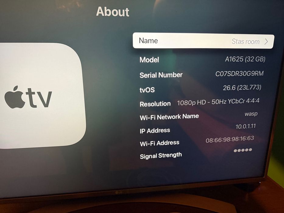 Продавам Apple TV