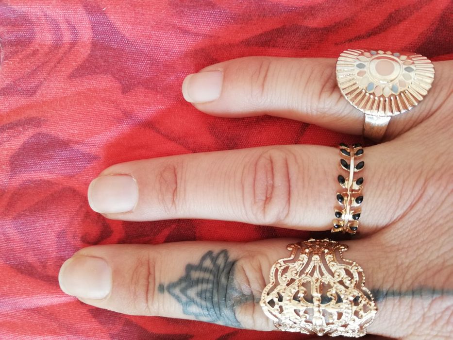 Комплект три пръстена и гривна имитация злато и кристали