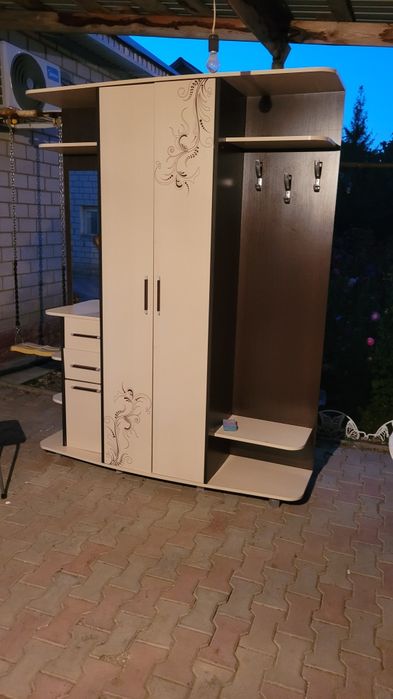 Продам шкаф в прихожую