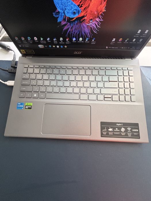 Продам ноутбук .