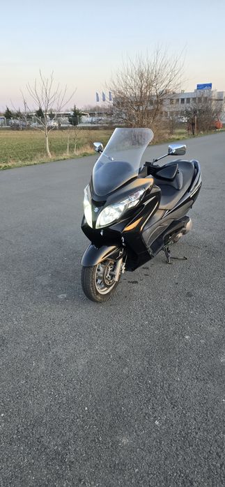 Vând Suzuki Burgman 400